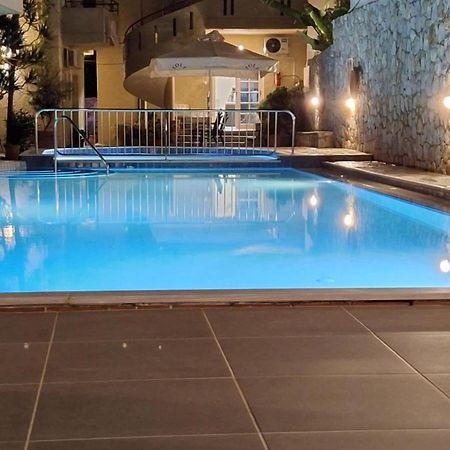 פלטניאס Lola'S Hotel מראה חיצוני תמונה