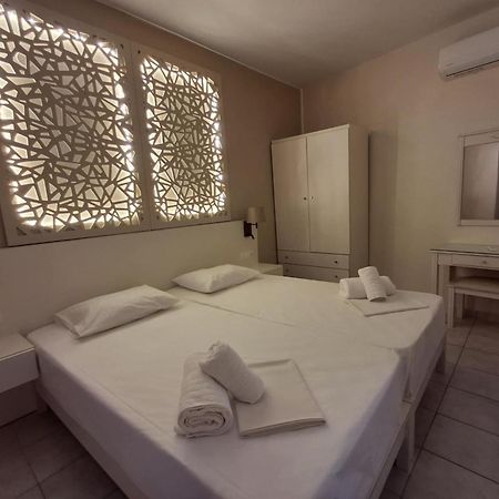 פלטניאס Lola'S Hotel מראה חיצוני תמונה