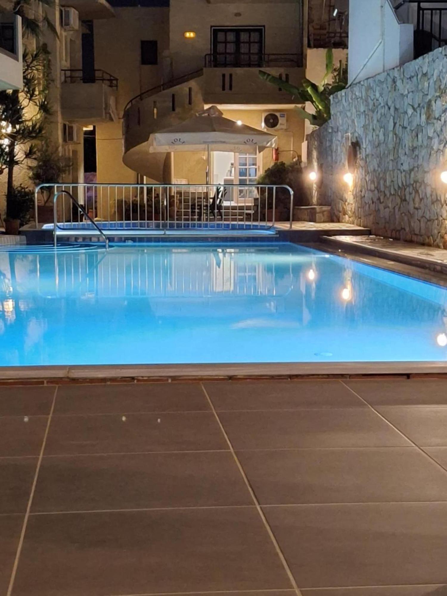 פלטניאס Lola'S Hotel מראה חיצוני תמונה