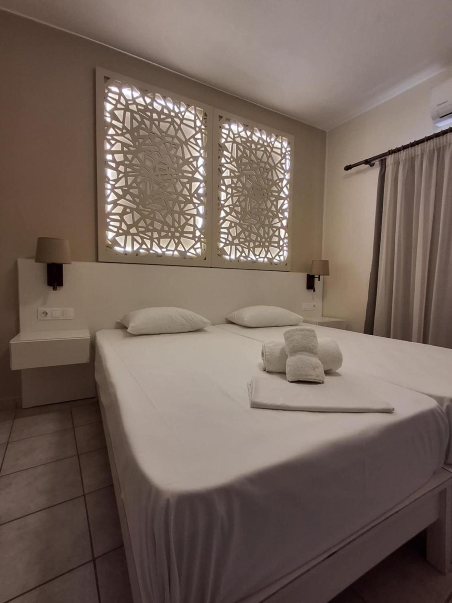 פלטניאס Lola'S Hotel מראה חיצוני תמונה