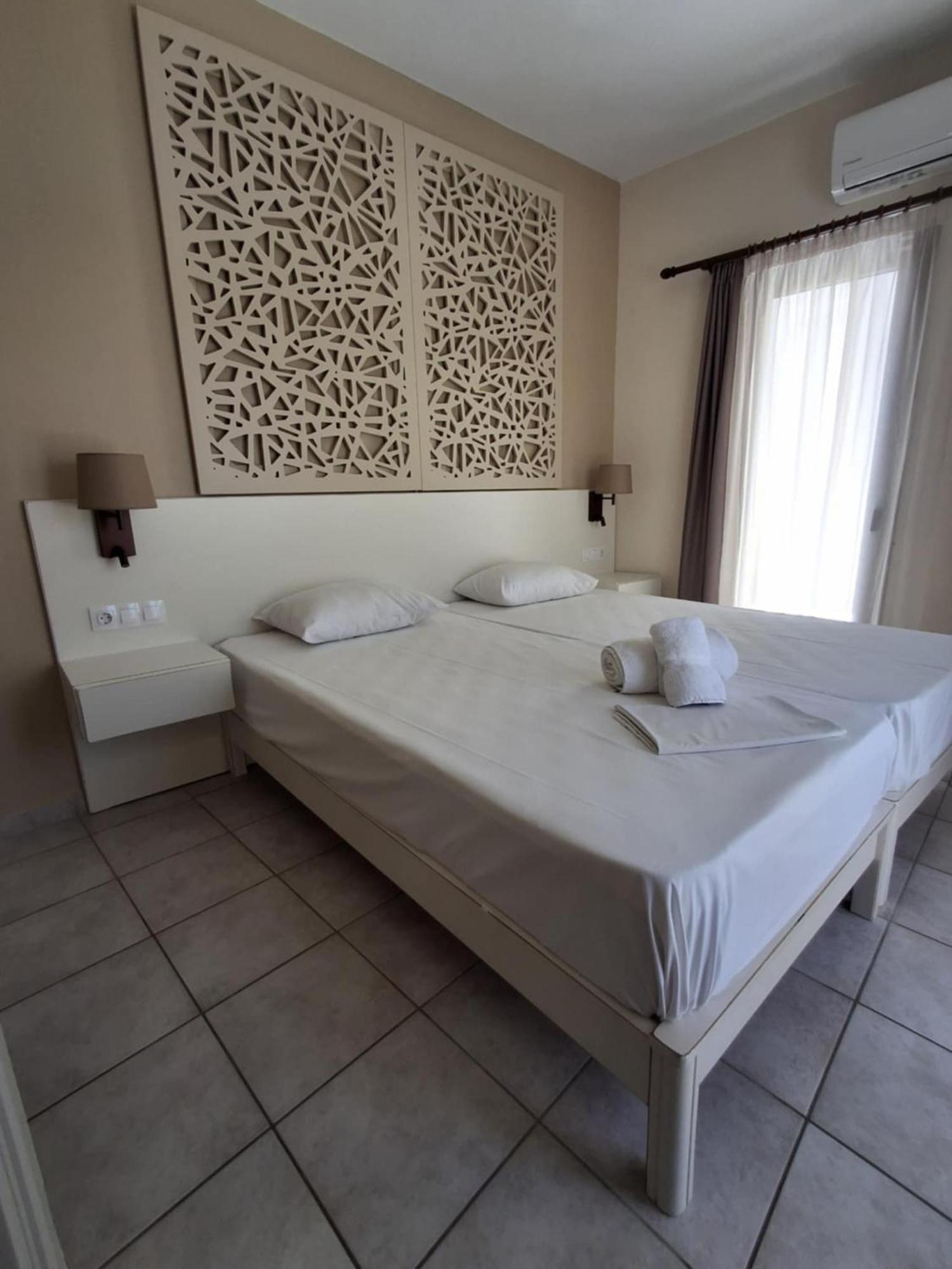 פלטניאס Lola'S Hotel מראה חיצוני תמונה