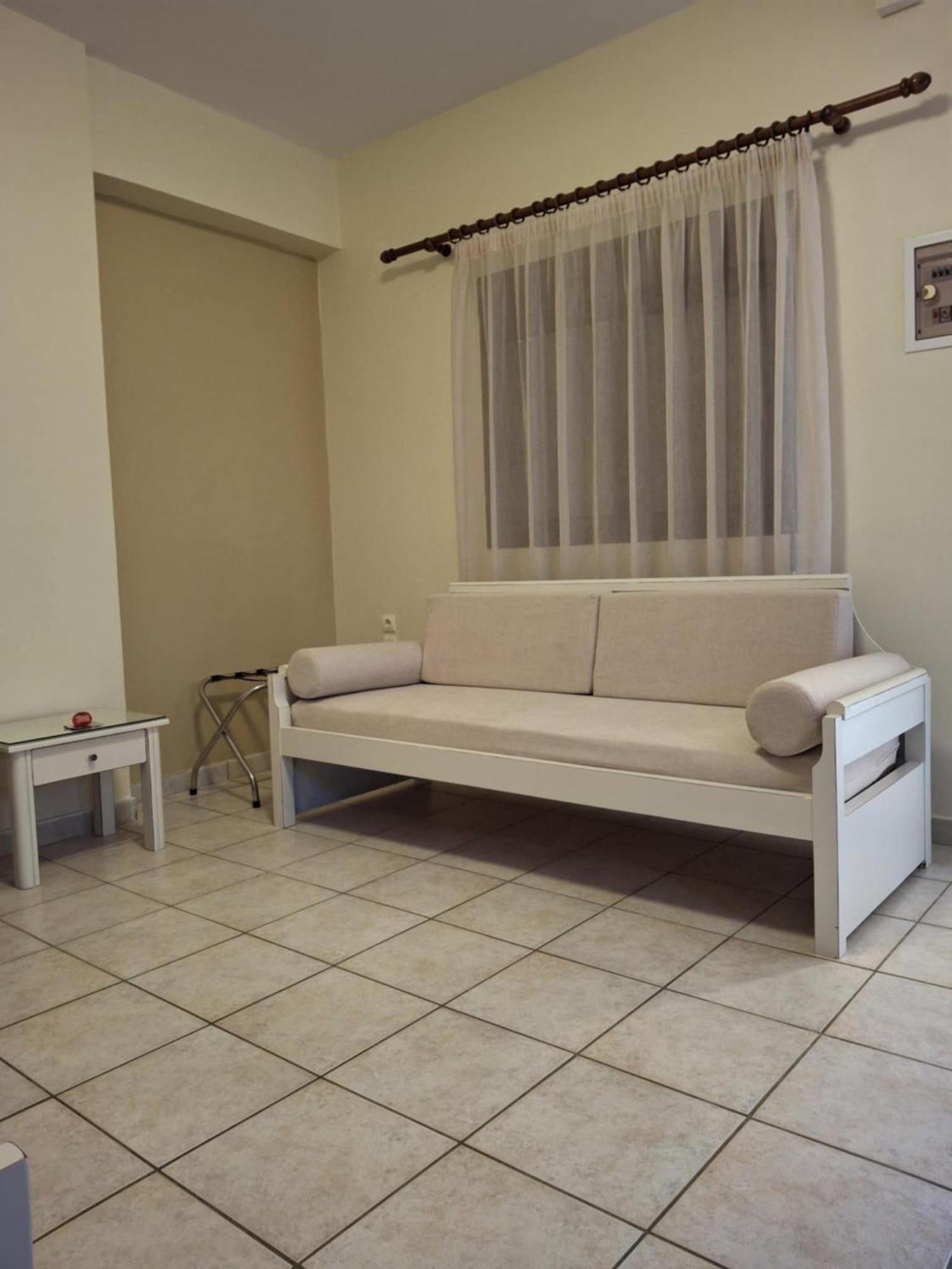 פלטניאס Lola'S Hotel מראה חיצוני תמונה