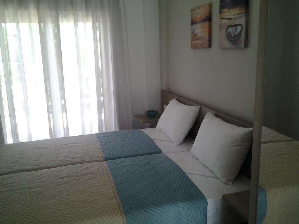 פלטניאס Lola'S Hotel מראה חיצוני תמונה