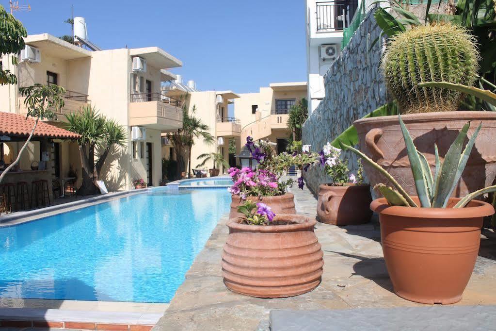 פלטניאס Lola'S Hotel מראה חיצוני תמונה