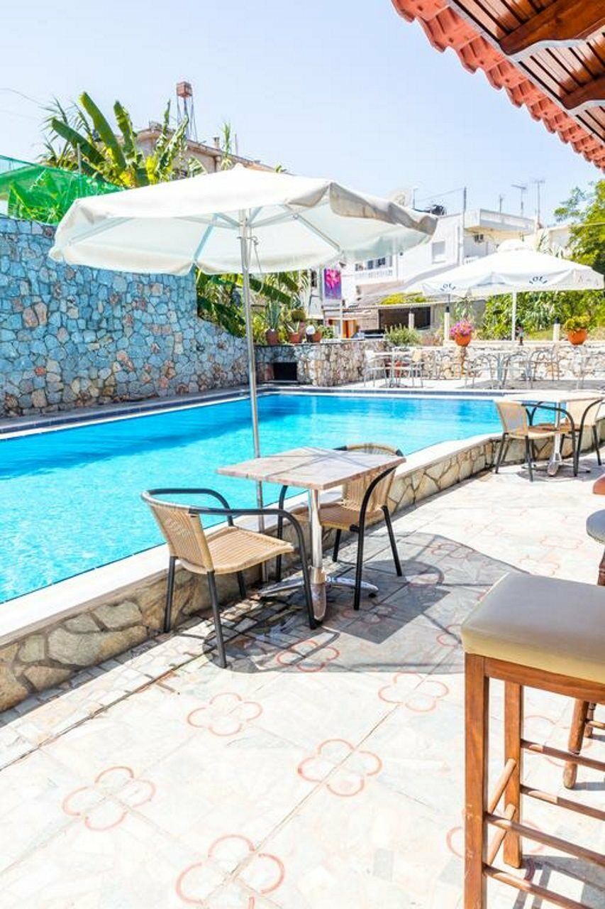פלטניאס Lola'S Hotel מראה חיצוני תמונה