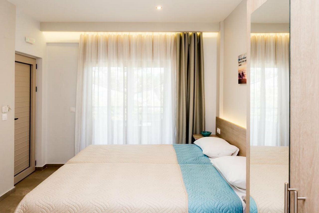 פלטניאס Lola'S Hotel מראה חיצוני תמונה